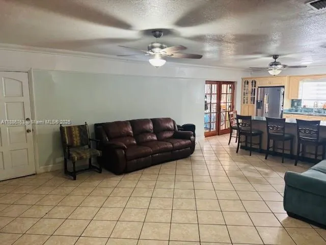3915 NW 4th Ter