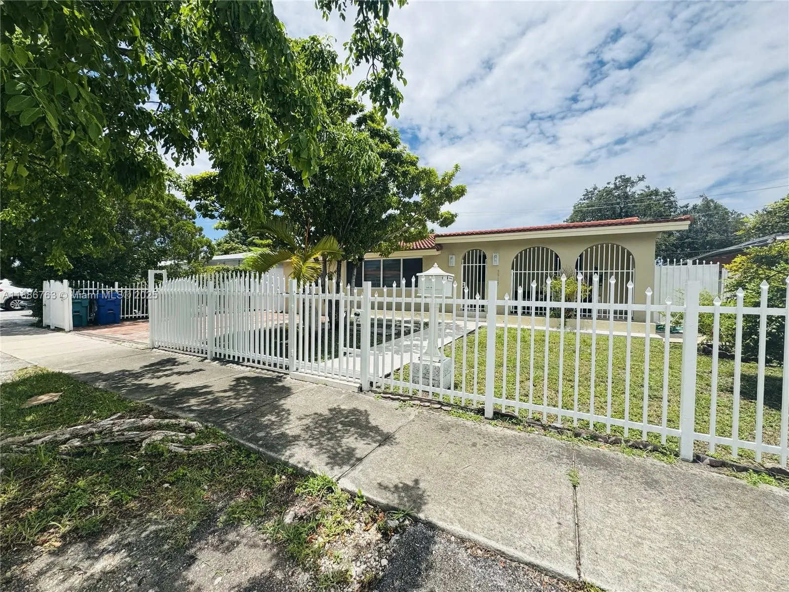 3915 NW 4th Ter