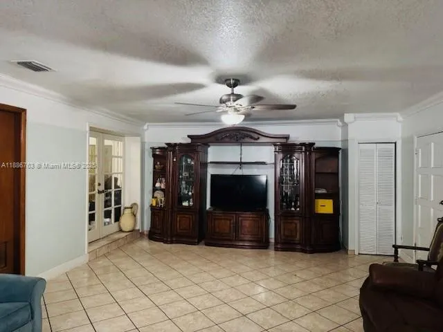 3915 NW 4th Ter