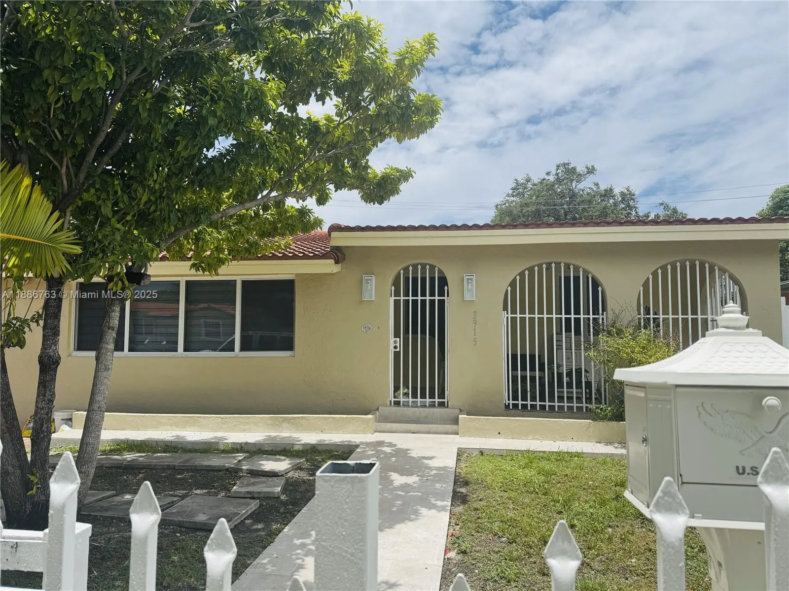 3915 NW 4th Ter