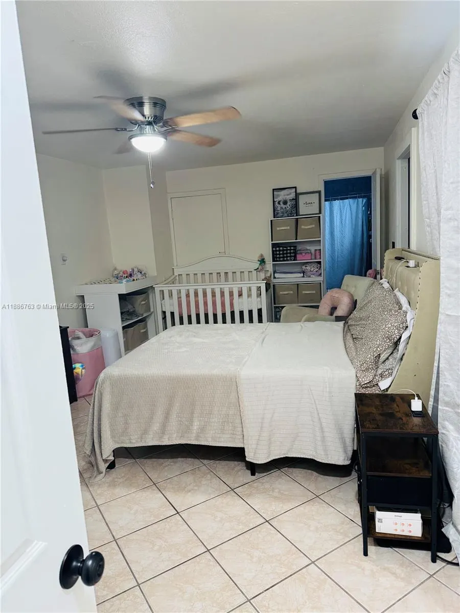 3915 NW 4th Ter
