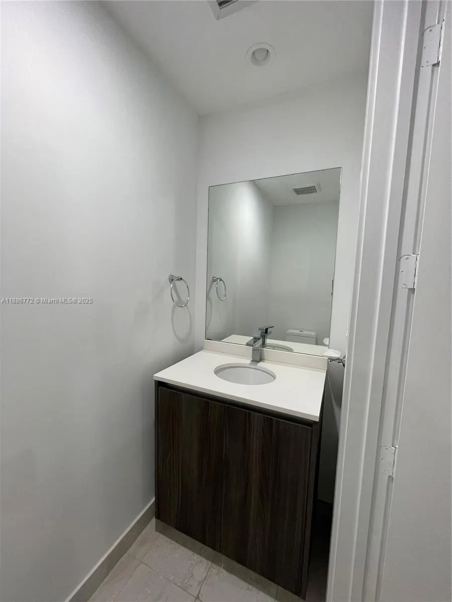 488 NE 18th St, #2804