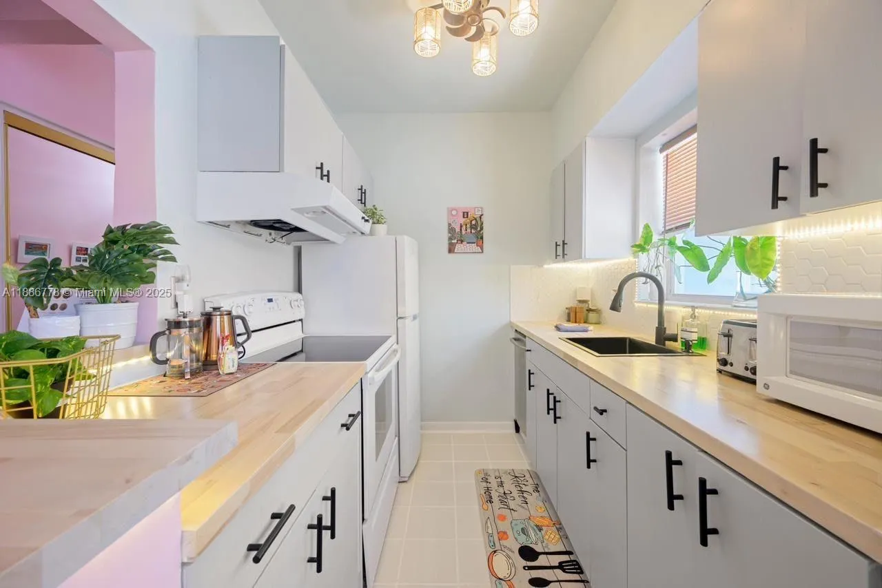 315 Van Buren St, #104B