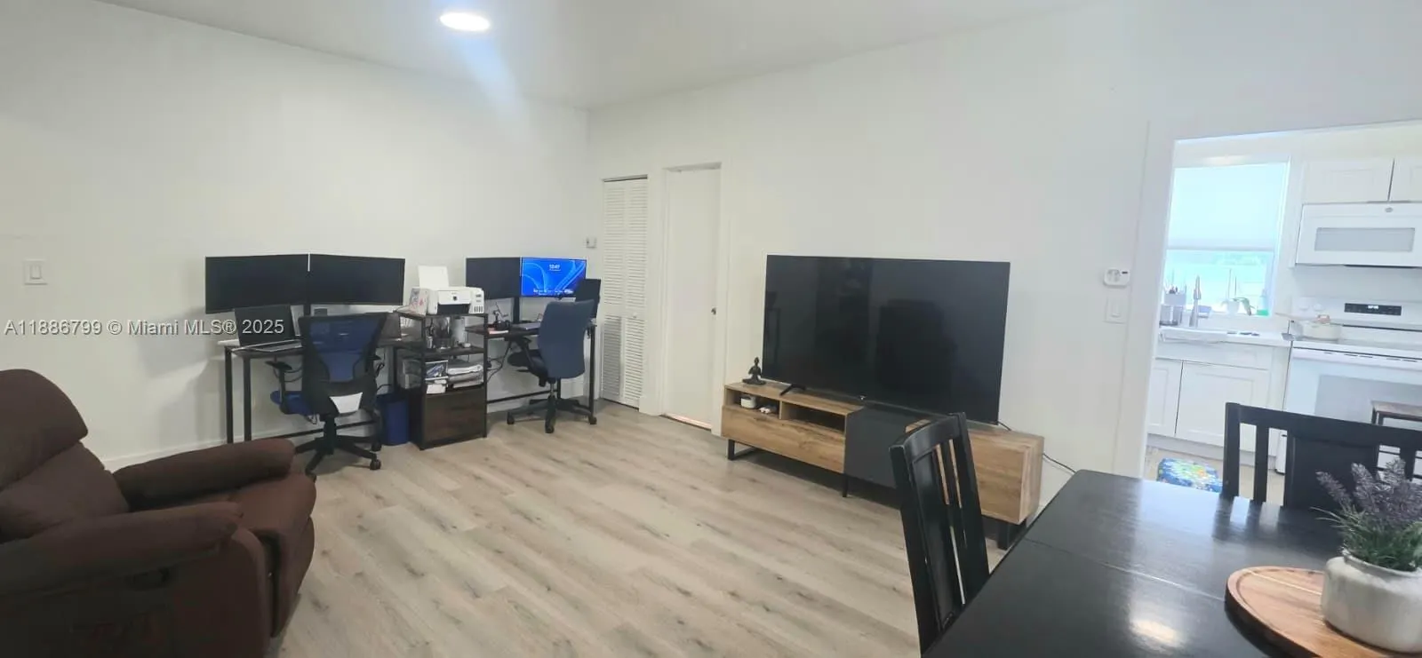 2542 SW 8th St, #202