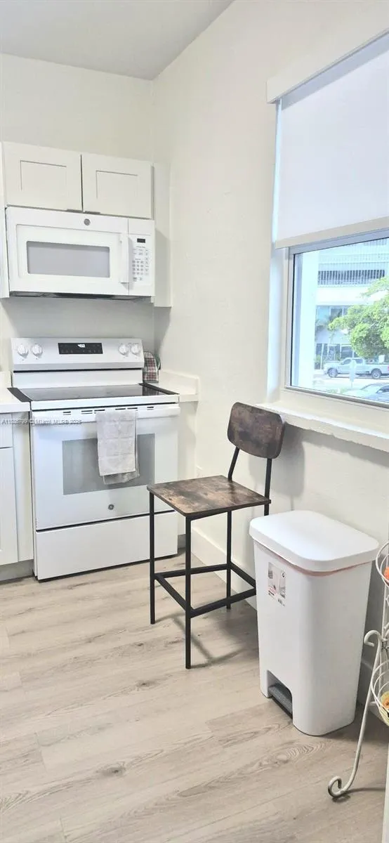 2542 SW 8th St, #202