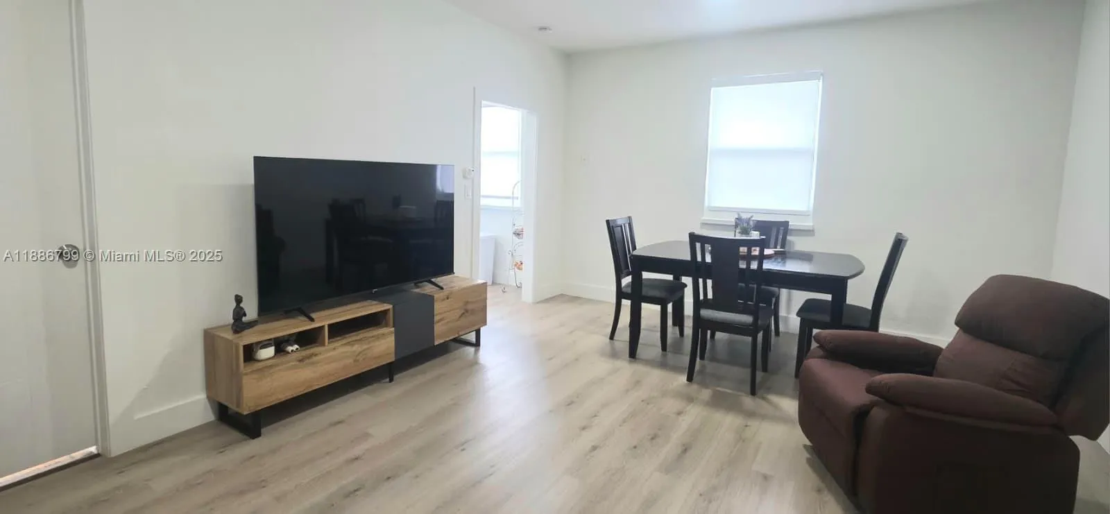 2542 SW 8th St, #202