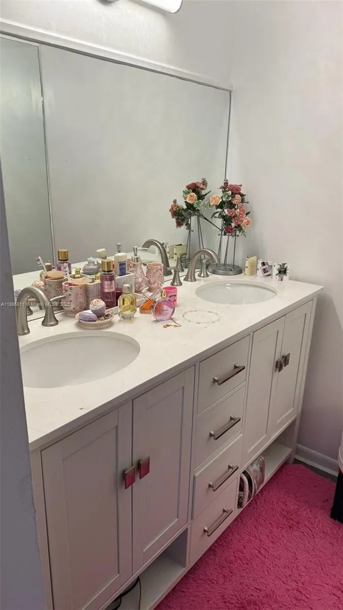 1101 River Reach Dr, #511