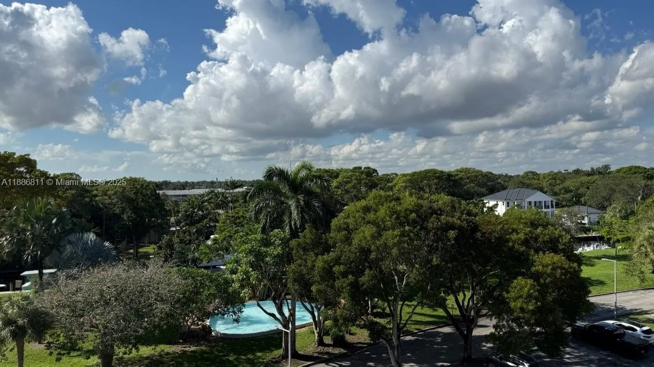 1101 River Reach Dr, #511