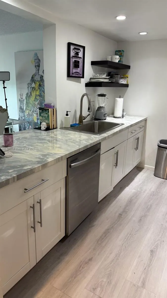 1101 River Reach Dr, #511