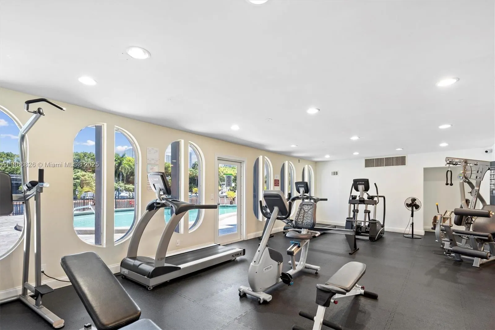 200 Diplomat Pkwy, #825