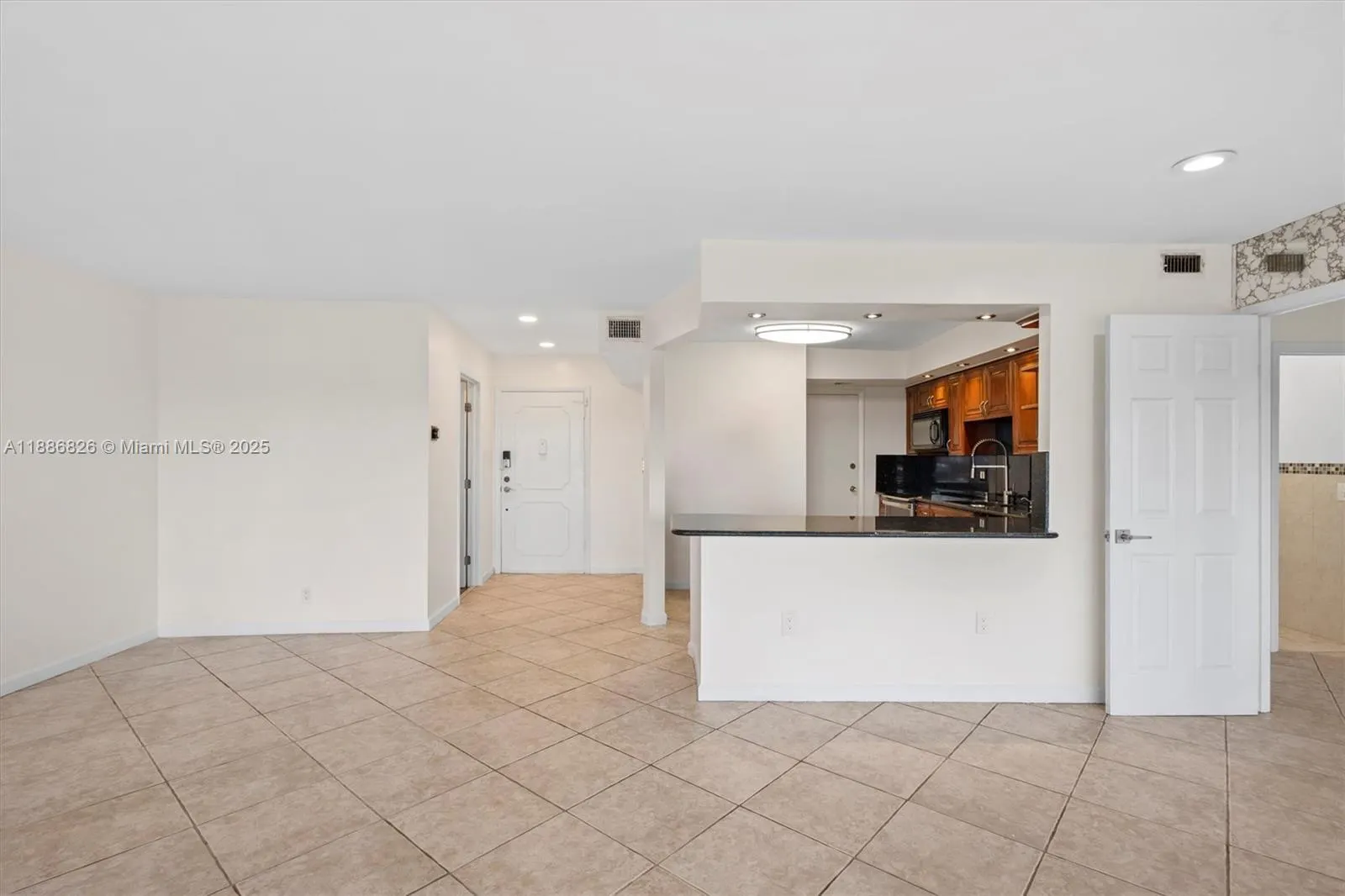 200 Diplomat Pkwy, #825