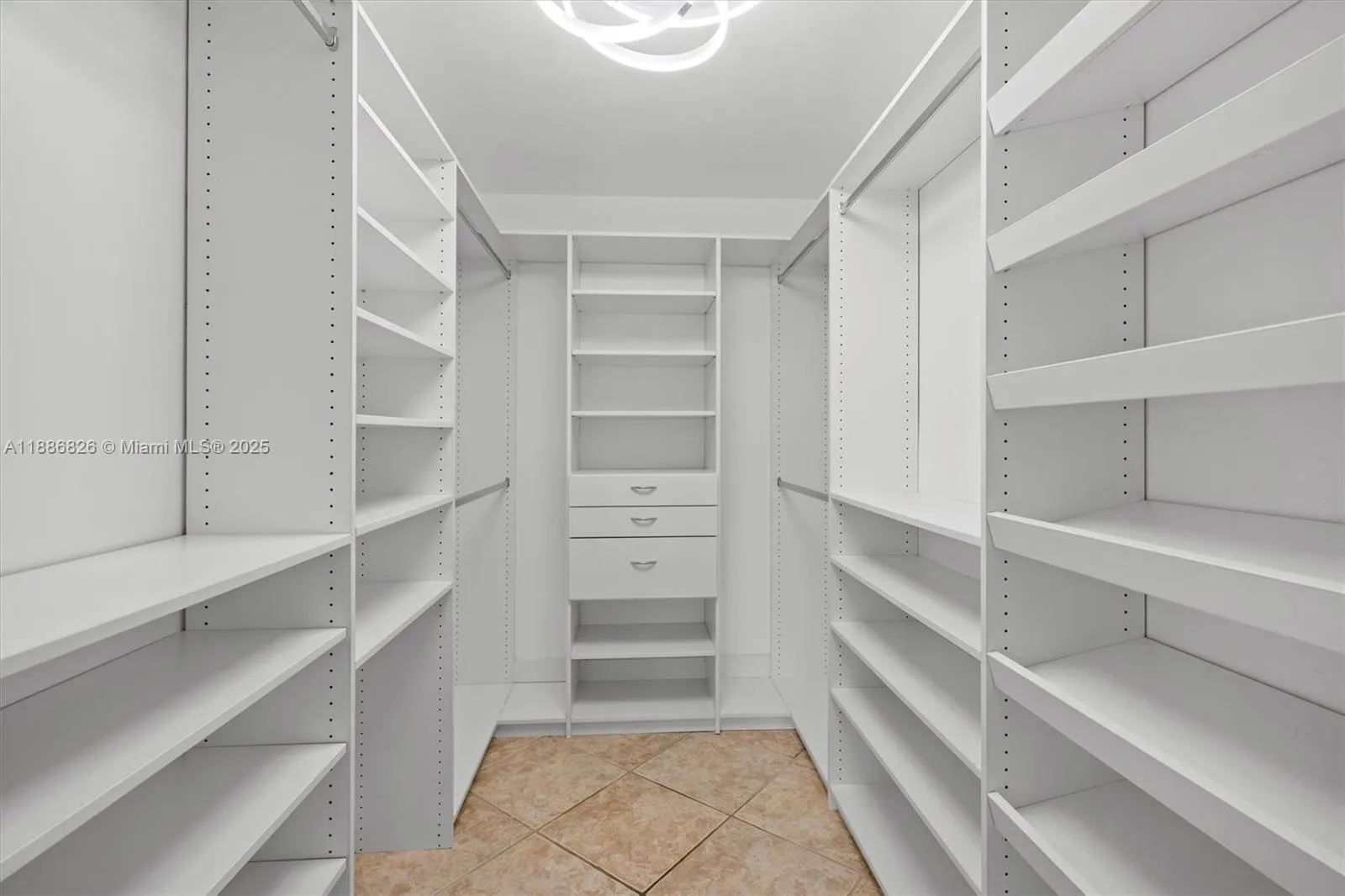 200 Diplomat Pkwy, #825