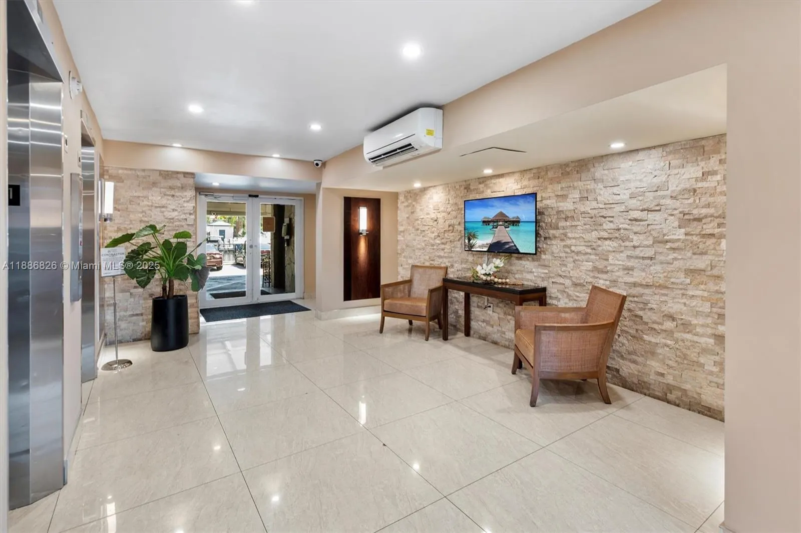 200 Diplomat Pkwy, #825