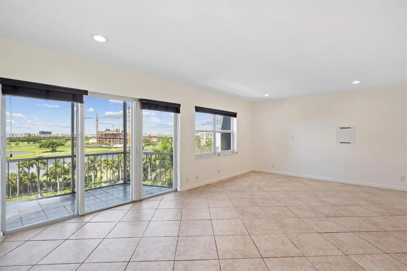 200 Diplomat Pkwy, #825