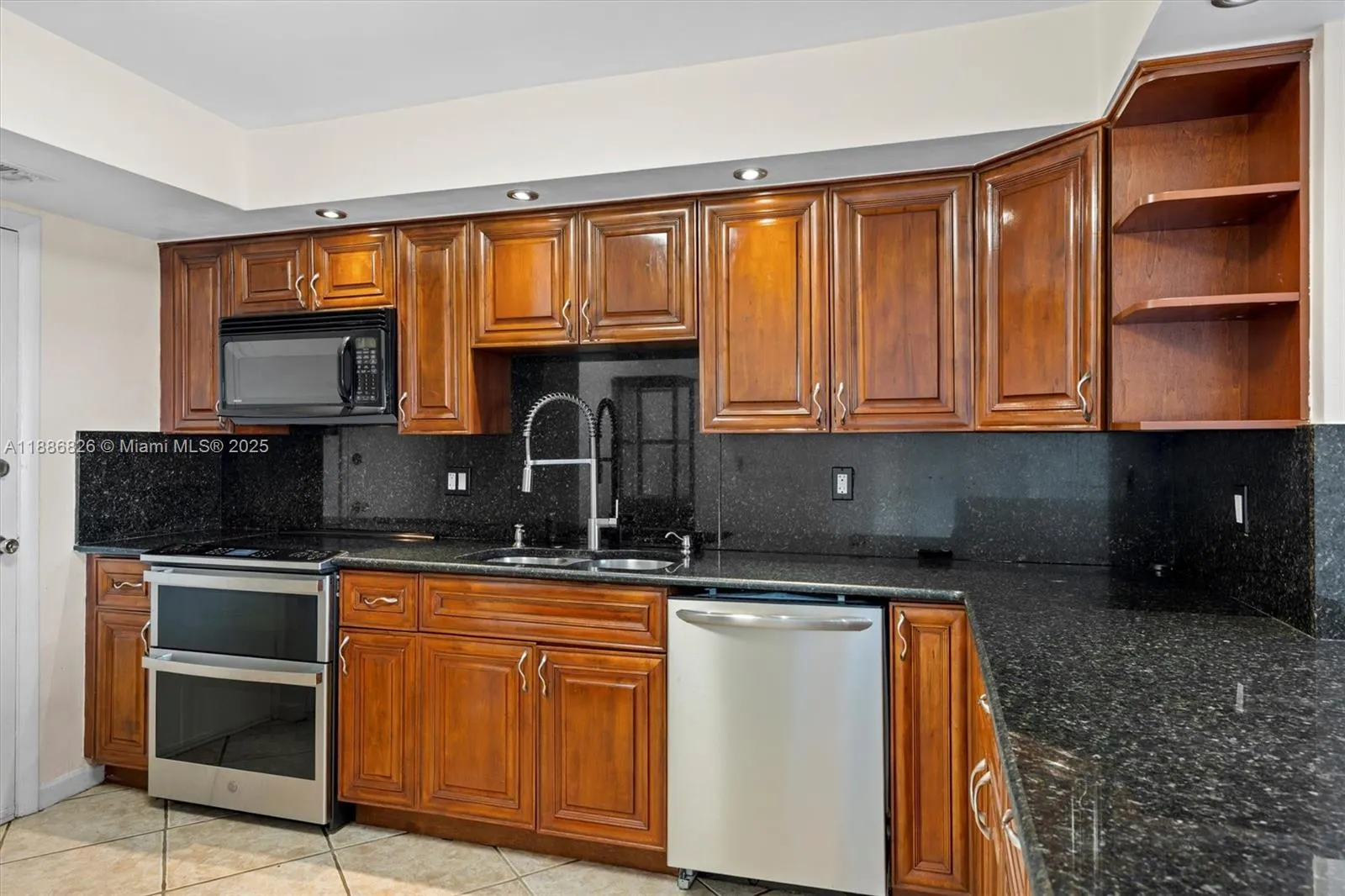 200 Diplomat Pkwy, #825