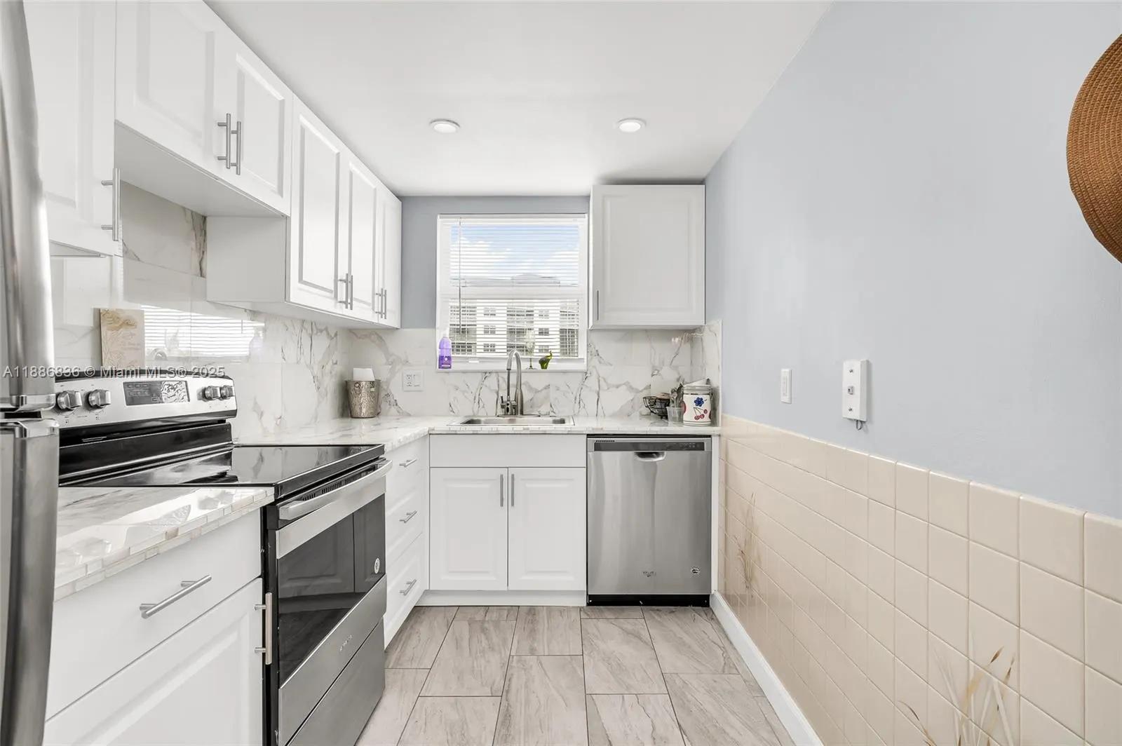 2731 NE 14th St, #430