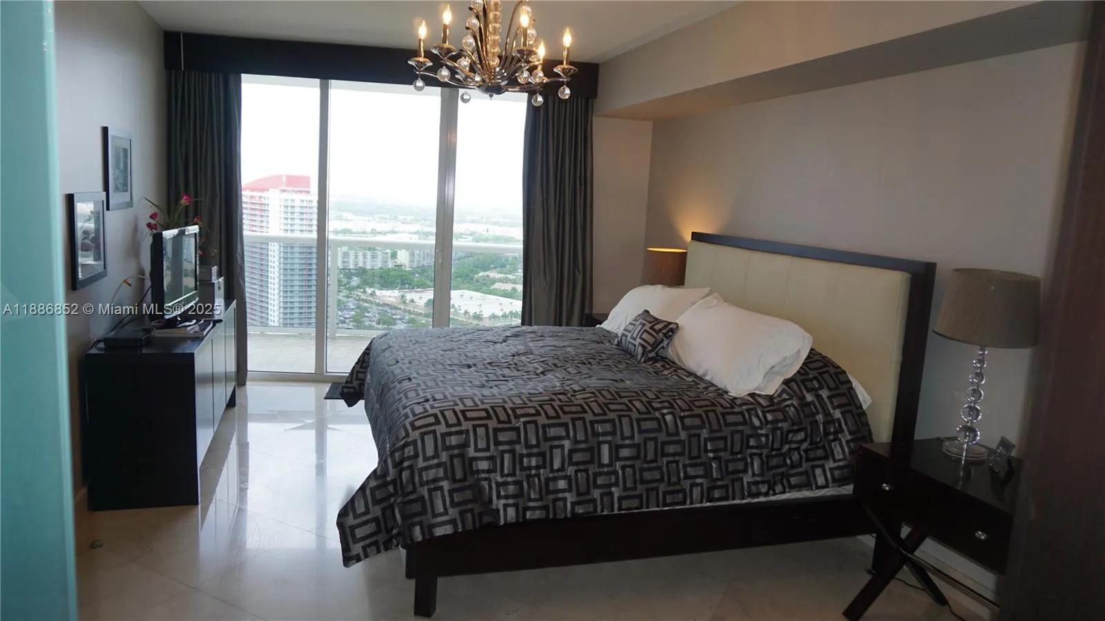 1850 S OCEAN DR, #3509