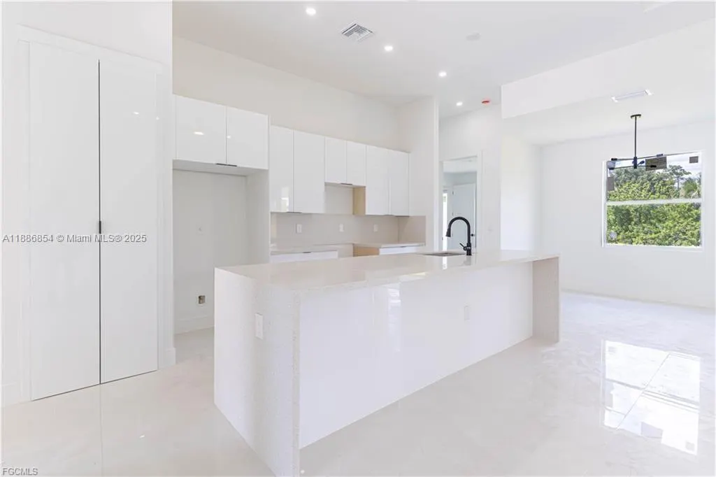 615 8th Ave