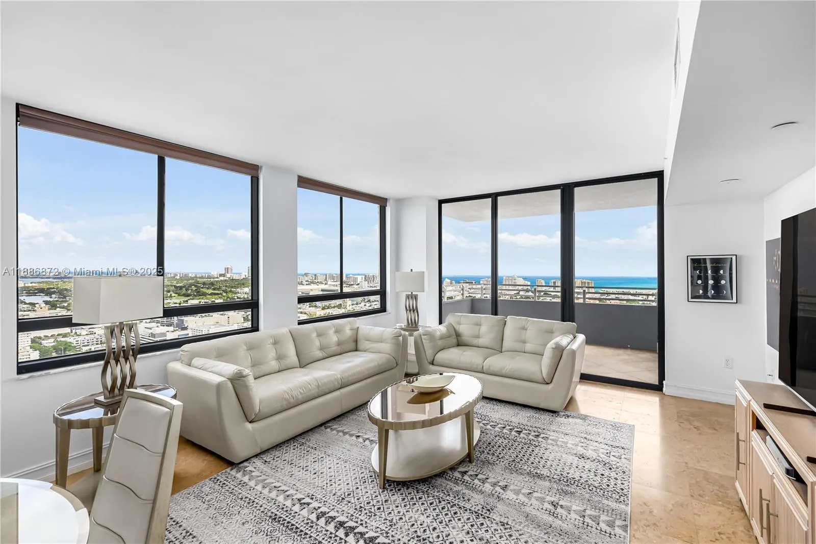 1330 West Ave, #3507