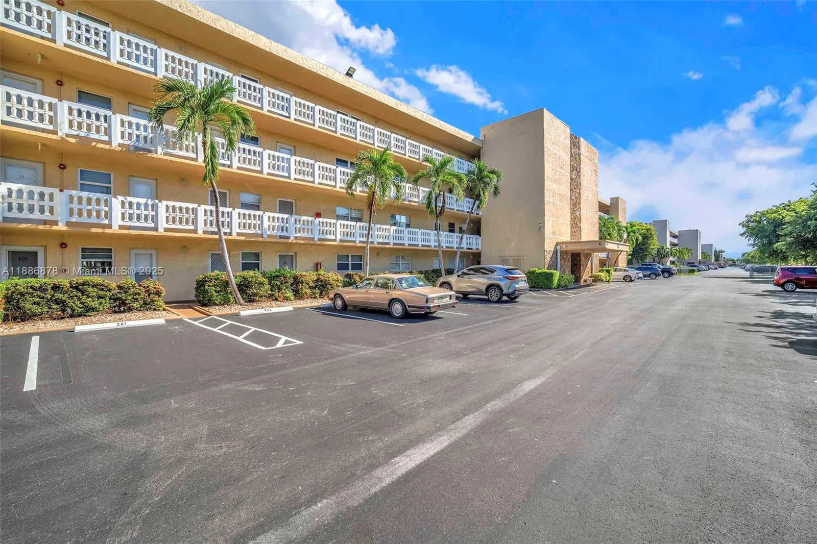 205 SE 11th Ter, #101