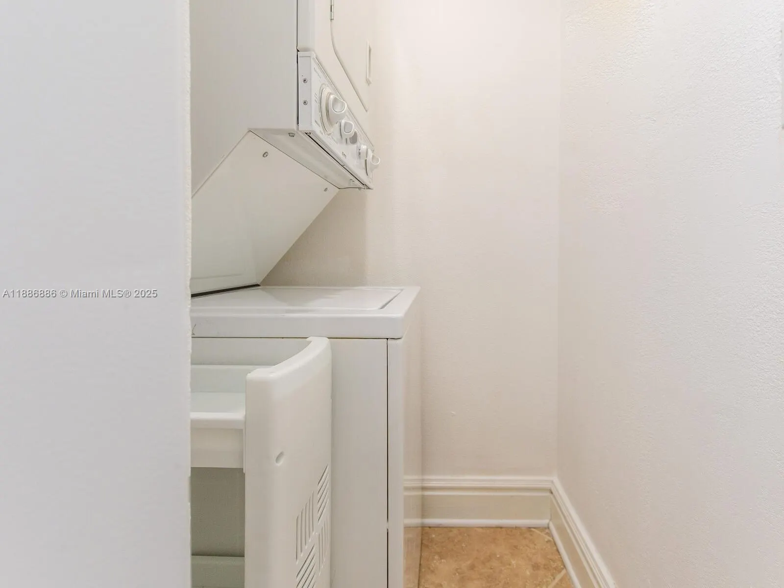 9273 Collins Ave, #703