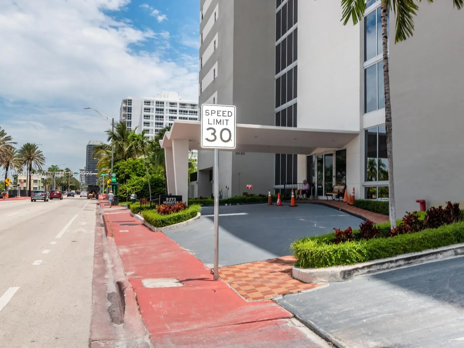 9273 Collins Ave, #703