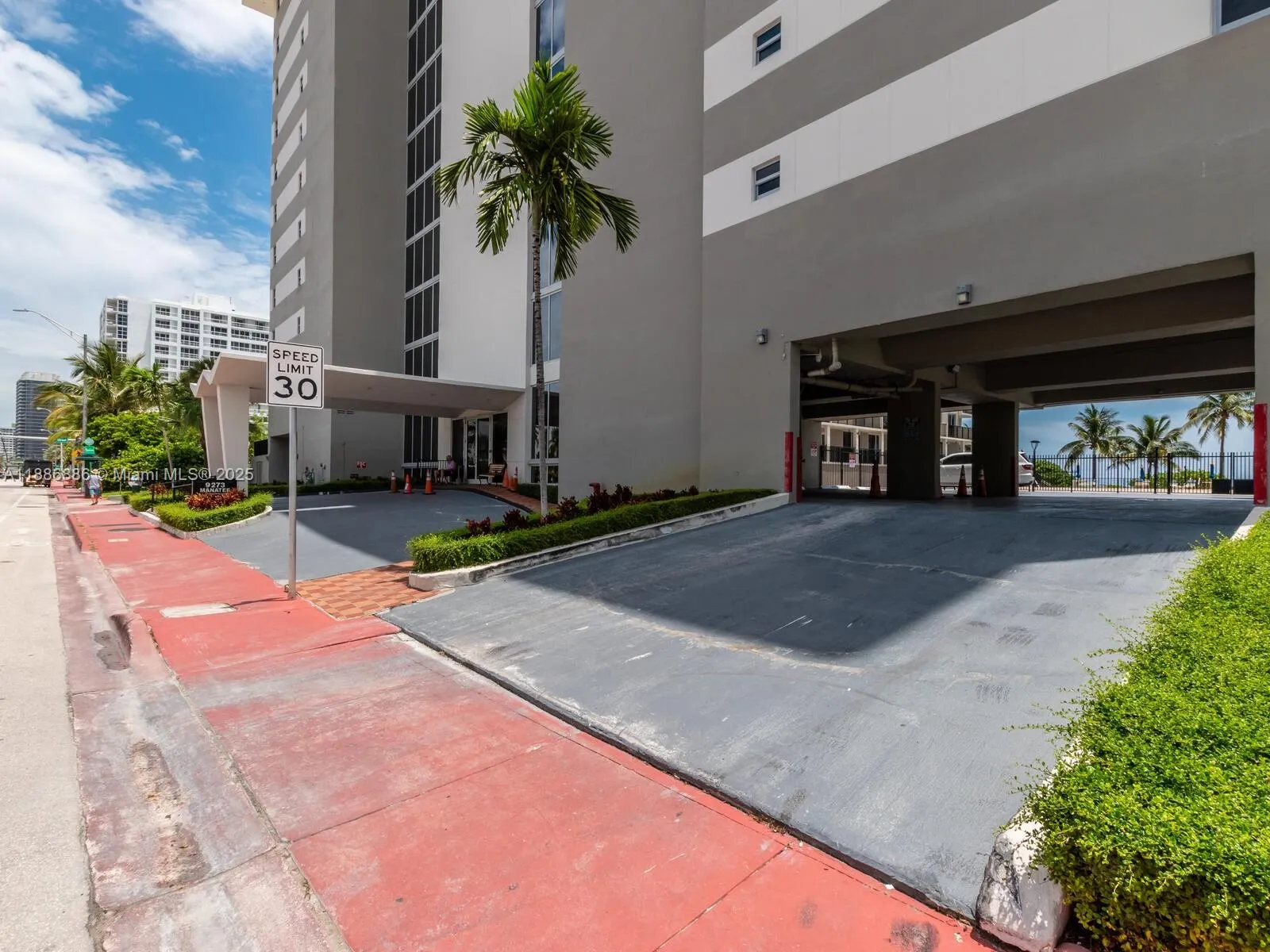 9273 Collins Ave, #703