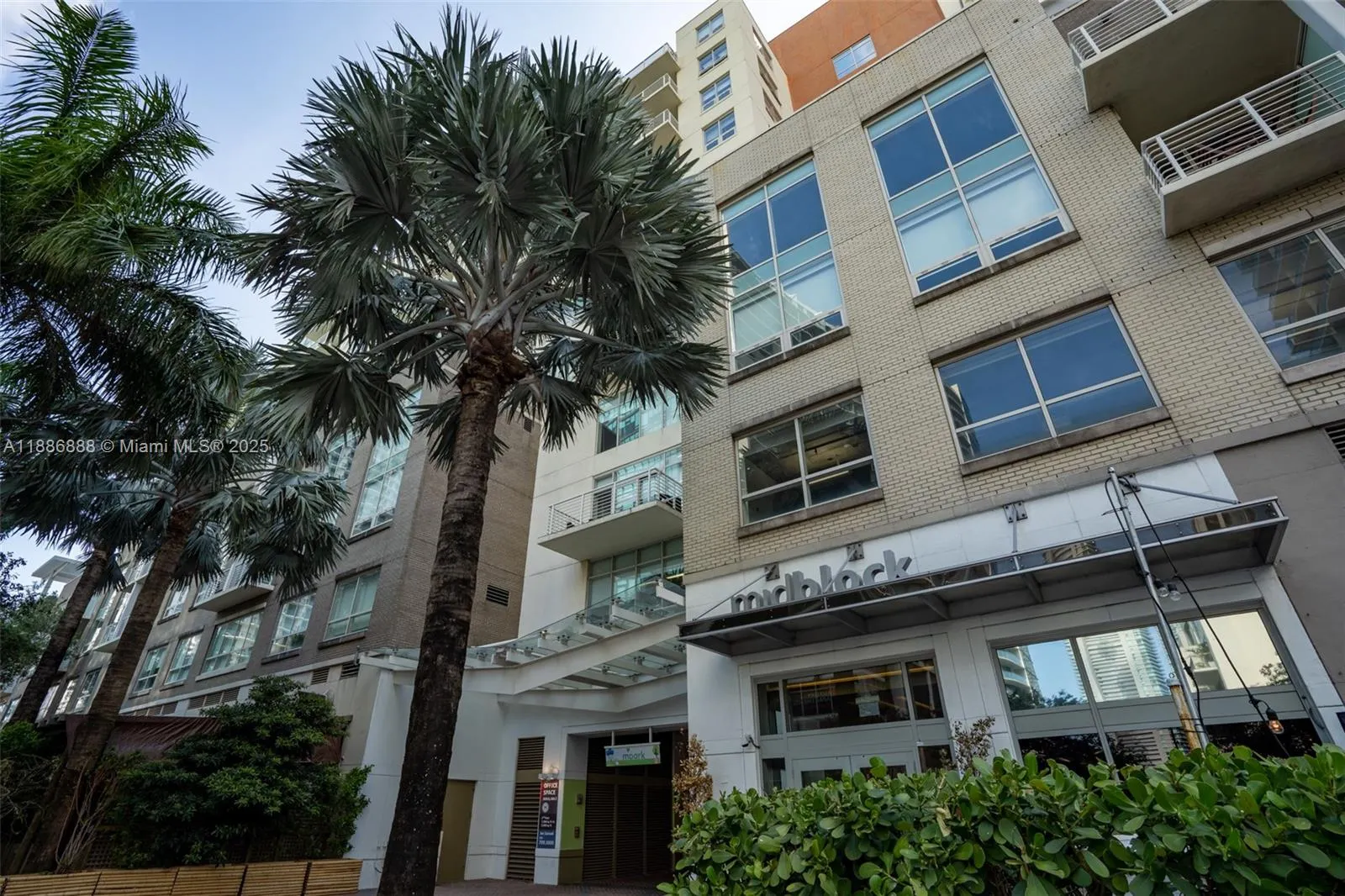 3250 NE 1st Ave, #719