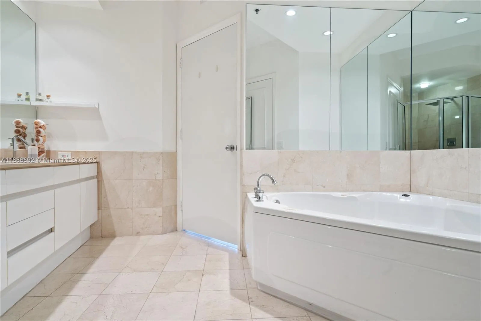 808 Brickell Key Dr, #3304