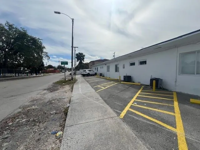 2900 W Flagler St