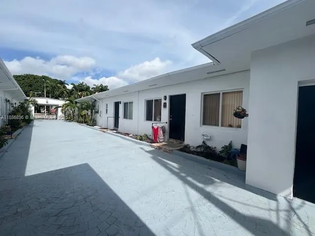 2900 W Flagler St