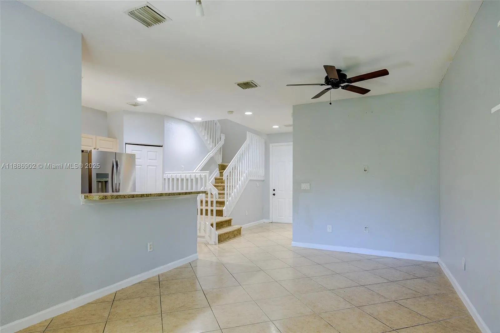 1112 Lucaya Dr