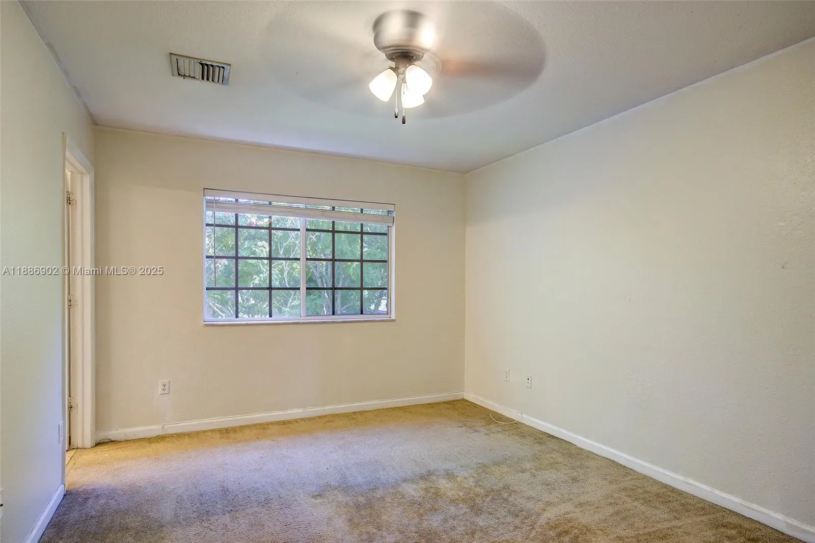 1112 Lucaya Dr