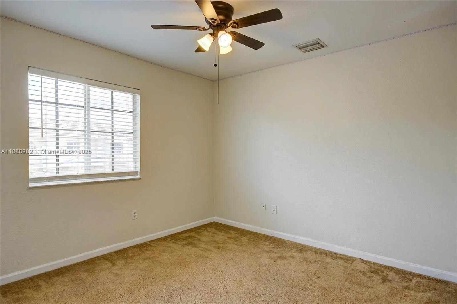 1112 Lucaya Dr