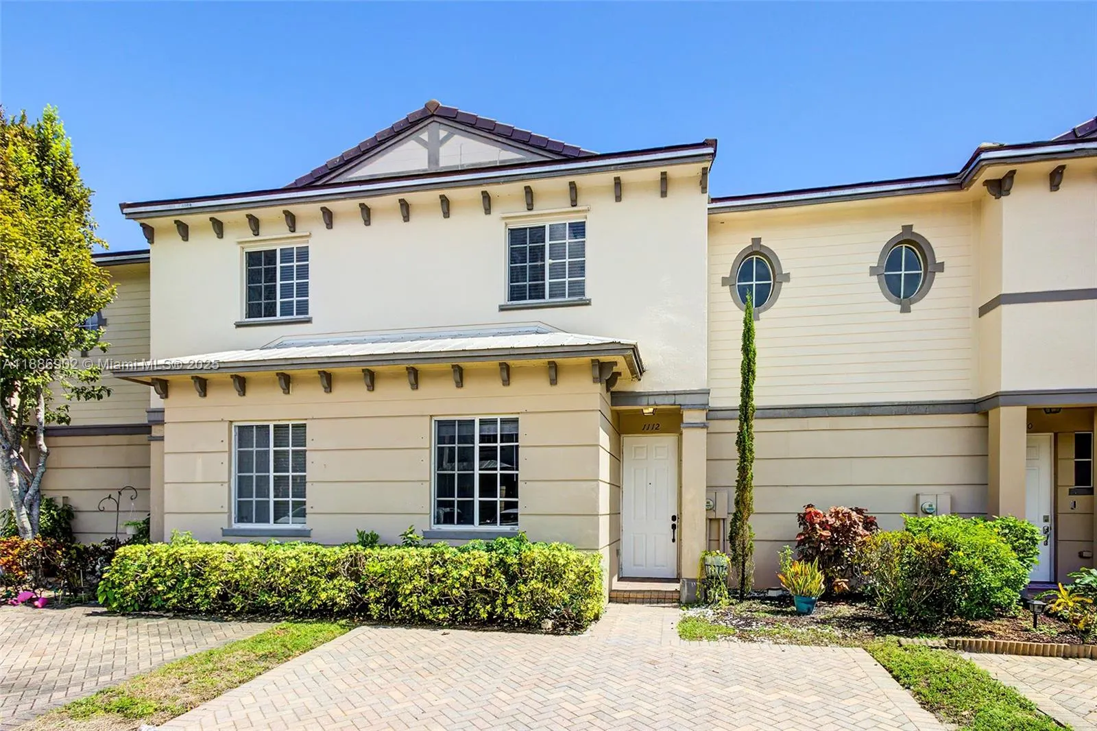 1112 Lucaya Dr