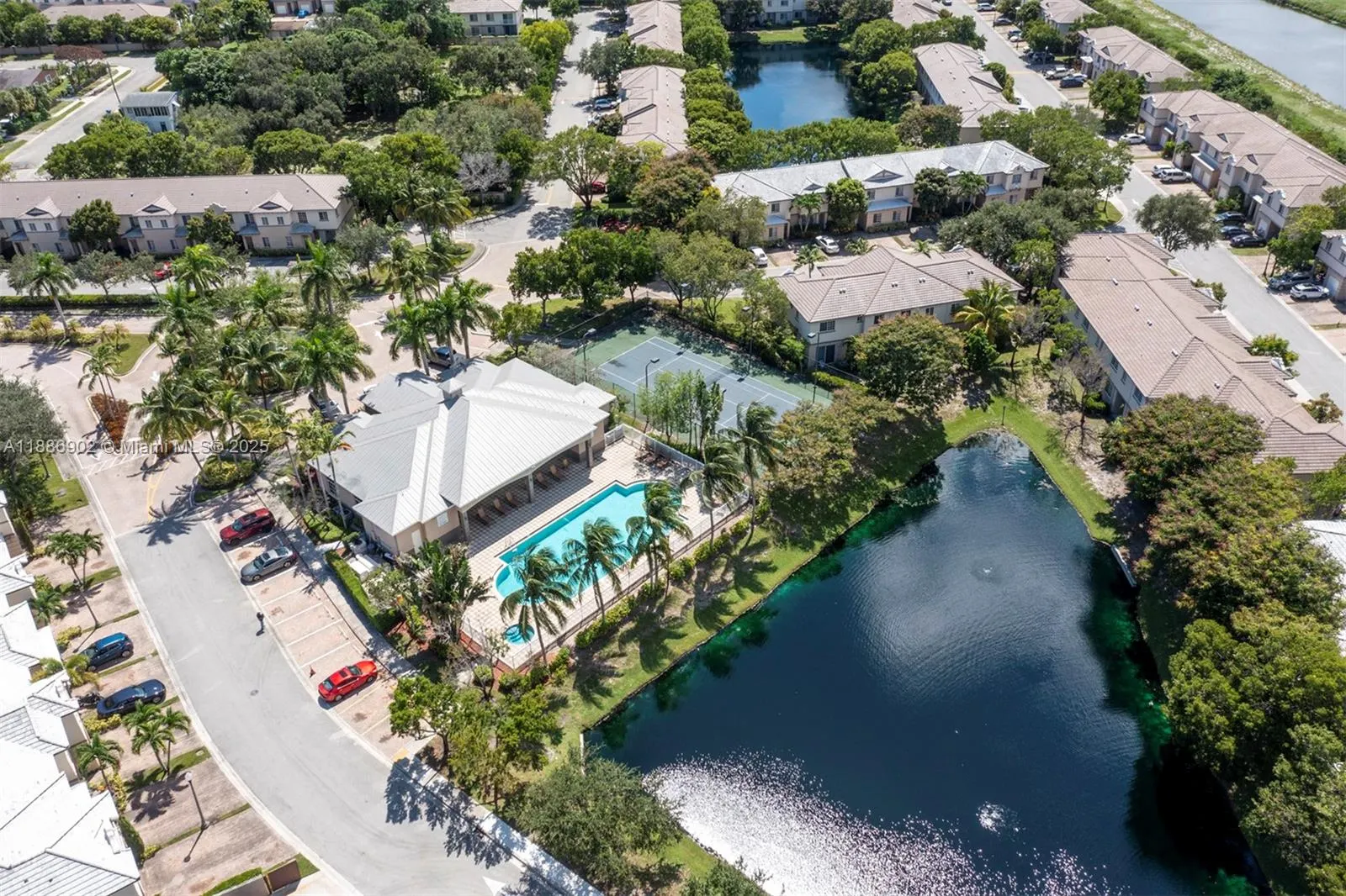 1112 Lucaya Dr