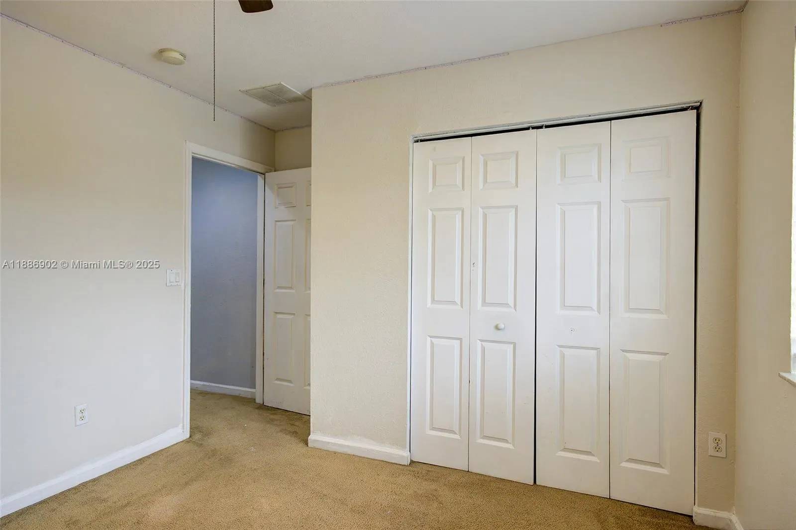 1112 Lucaya Dr