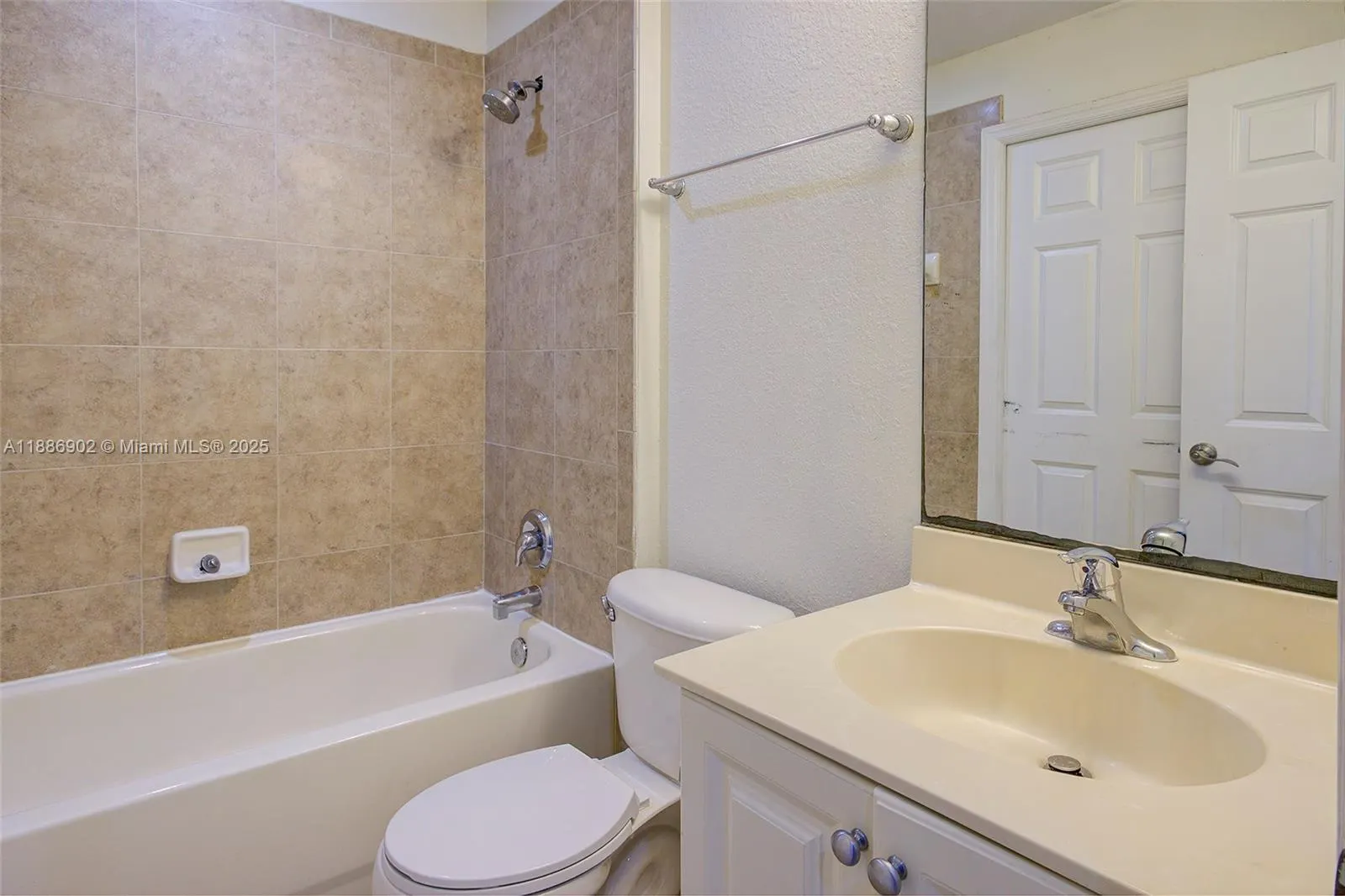 1112 Lucaya Dr