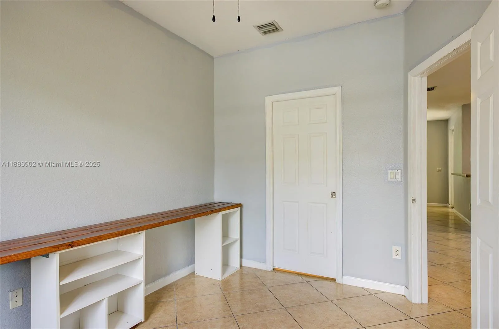 1112 Lucaya Dr