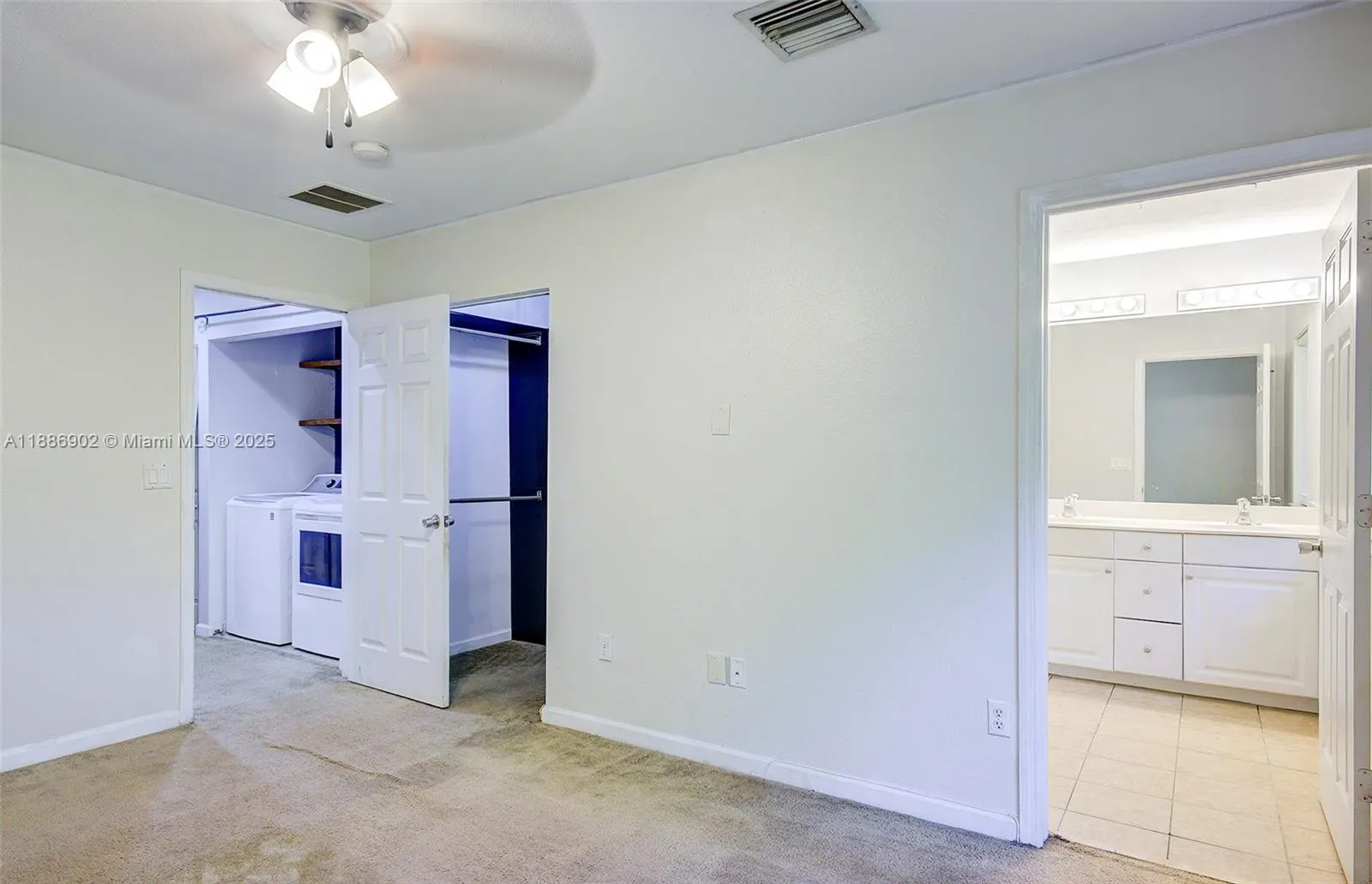 1112 Lucaya Dr