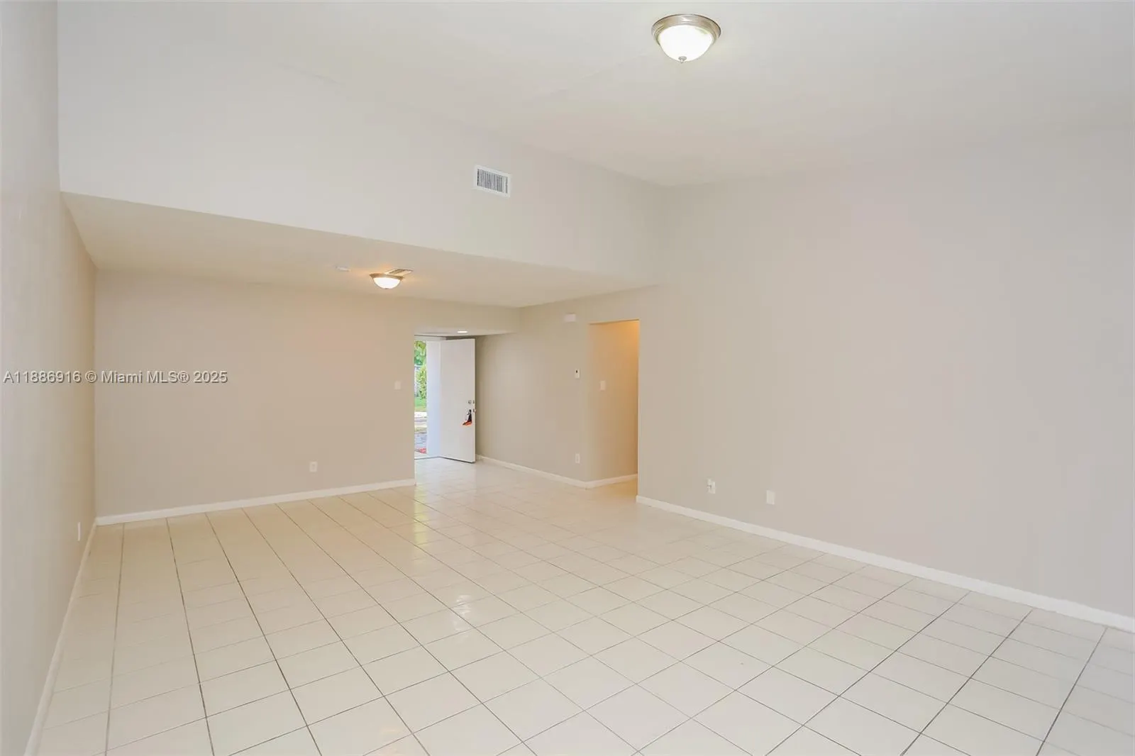 2904 NW 67th Ct