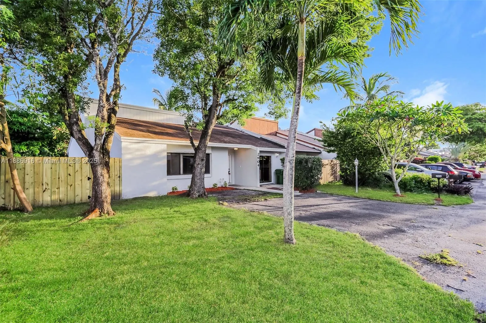 2904 NW 67th Ct