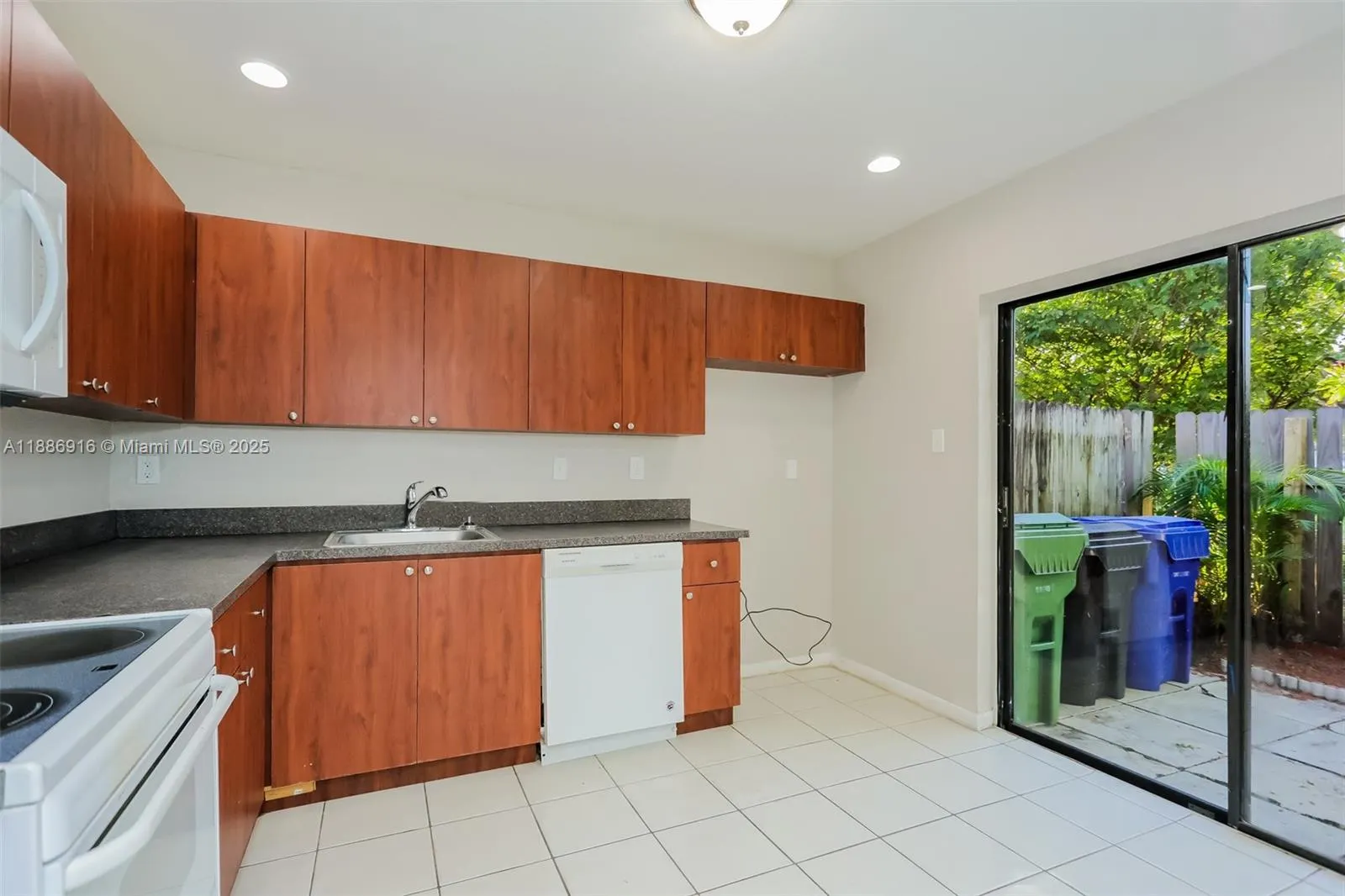 2904 NW 67th Ct