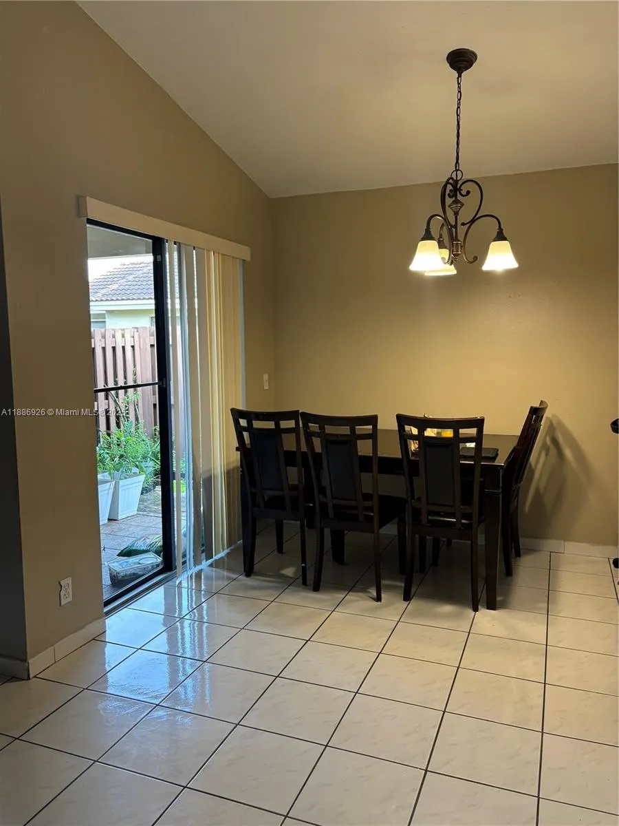 6547 NW 170th Ter