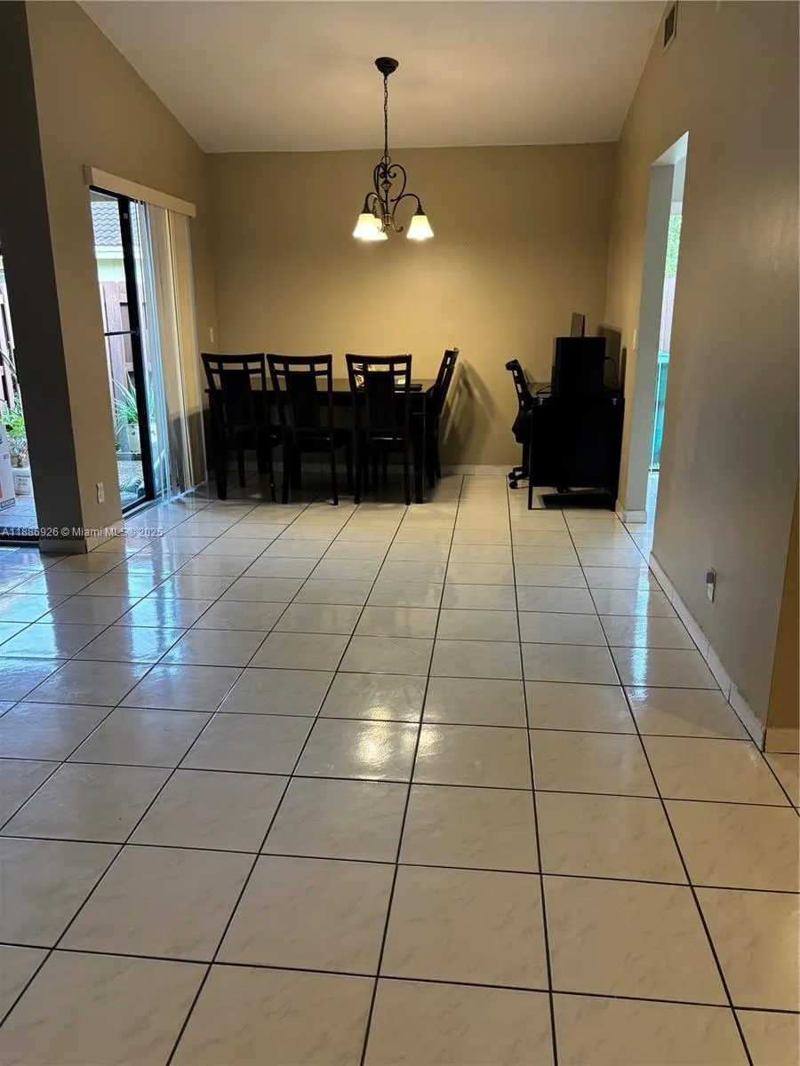6547 NW 170th Ter