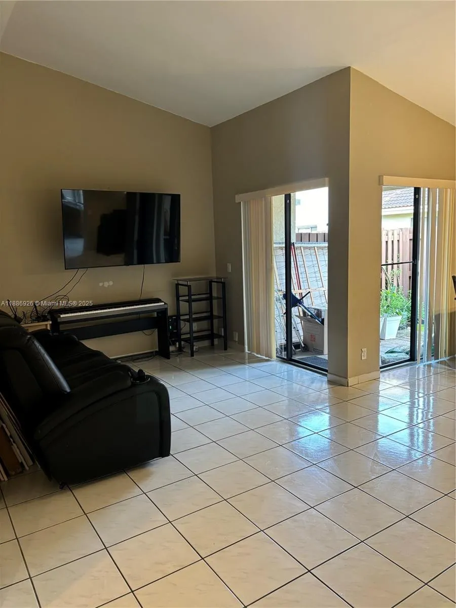 6547 NW 170th Ter