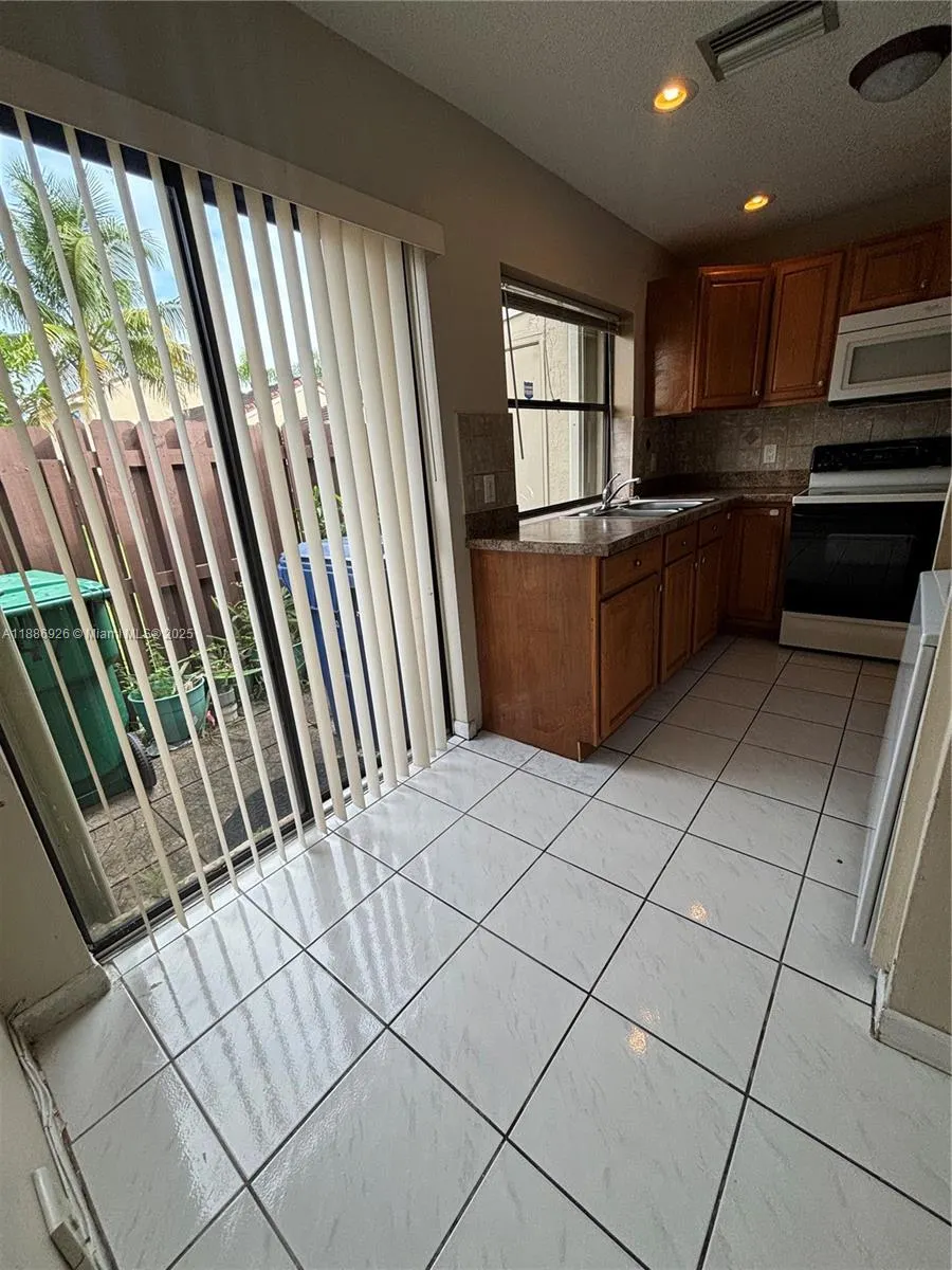 6547 NW 170th Ter
