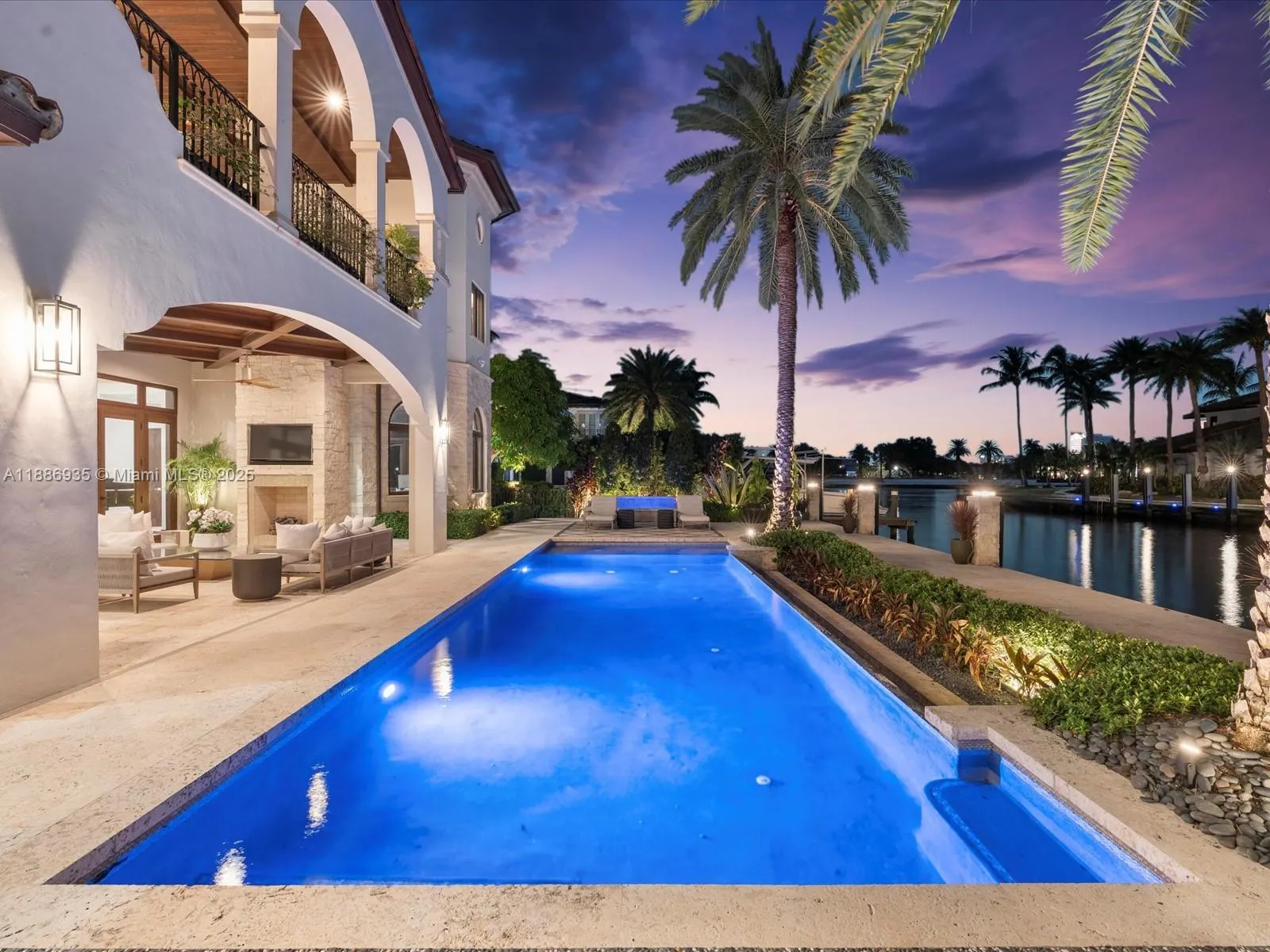 821 Solar Isle Dr
