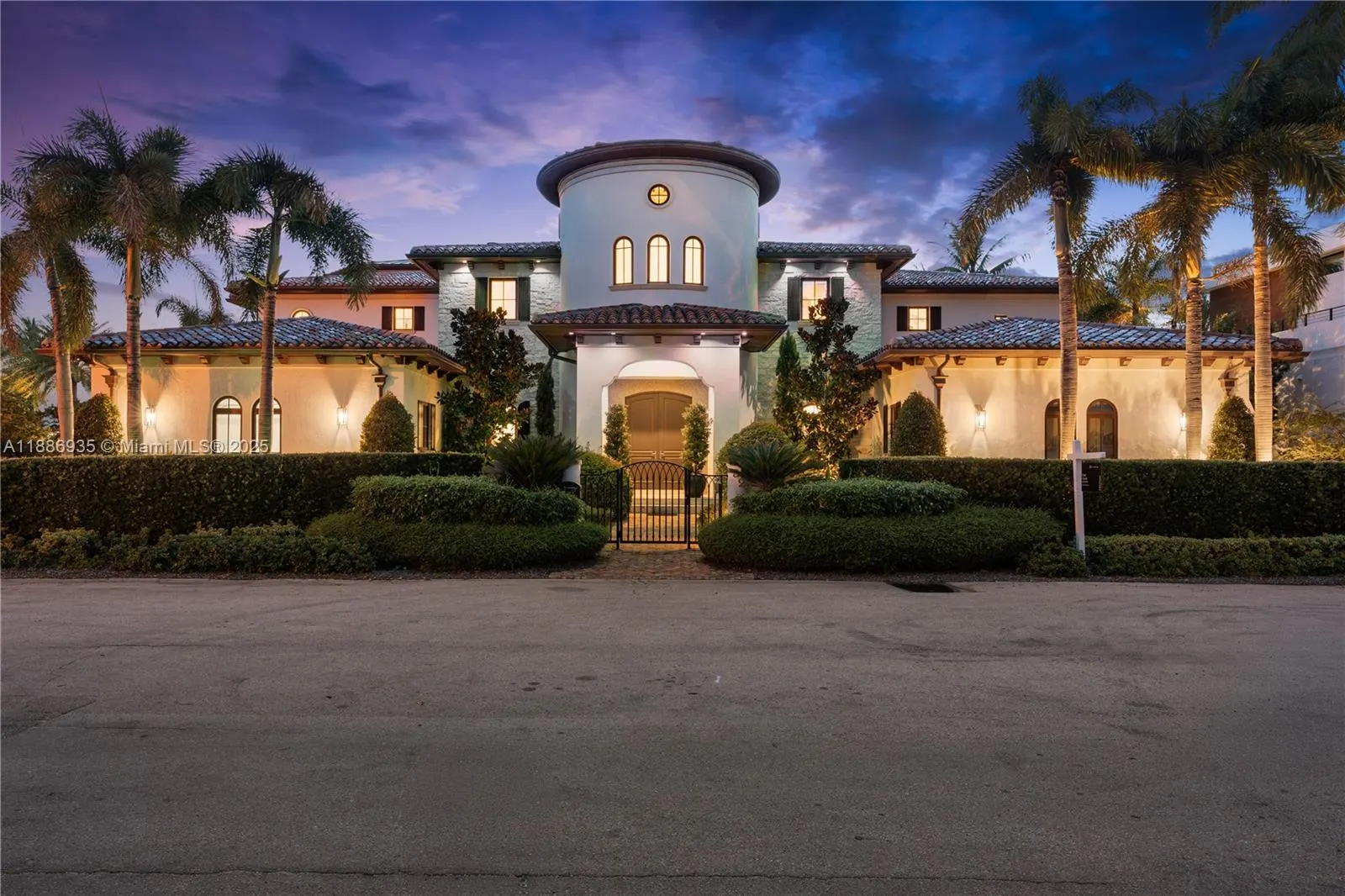 821 Solar Isle Dr