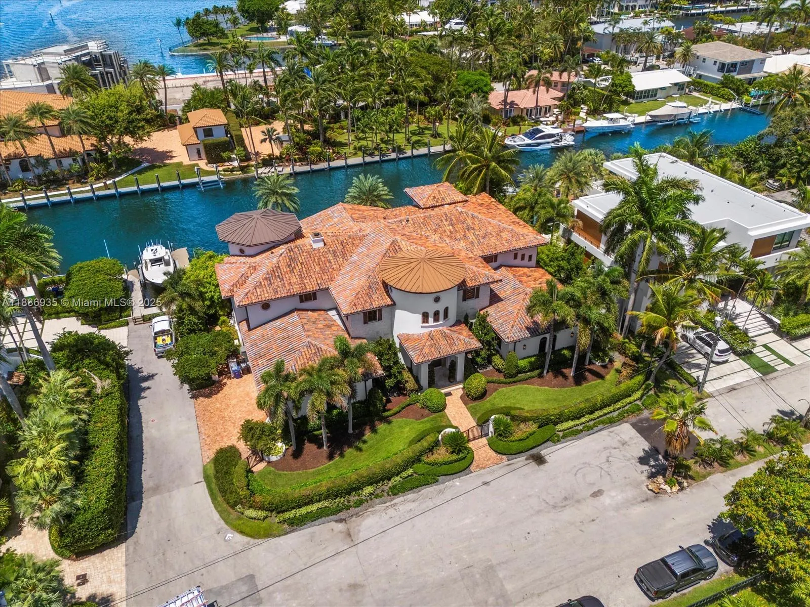 821 Solar Isle Dr